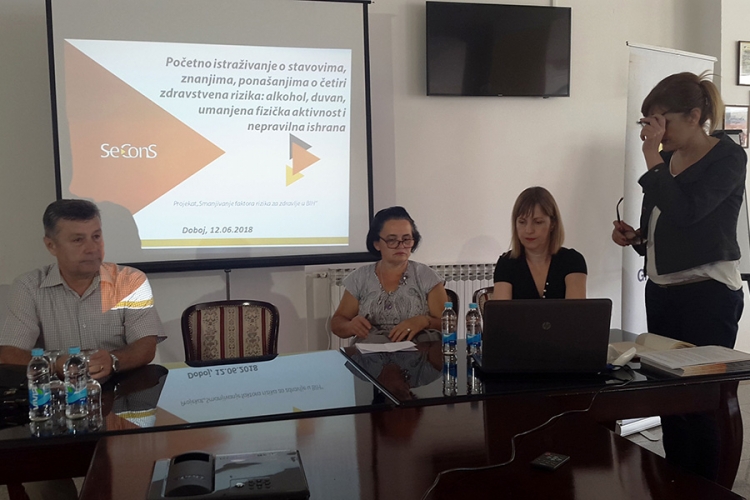 DOBOJ: Svaki četvrti đak sa cigaretom u rukama