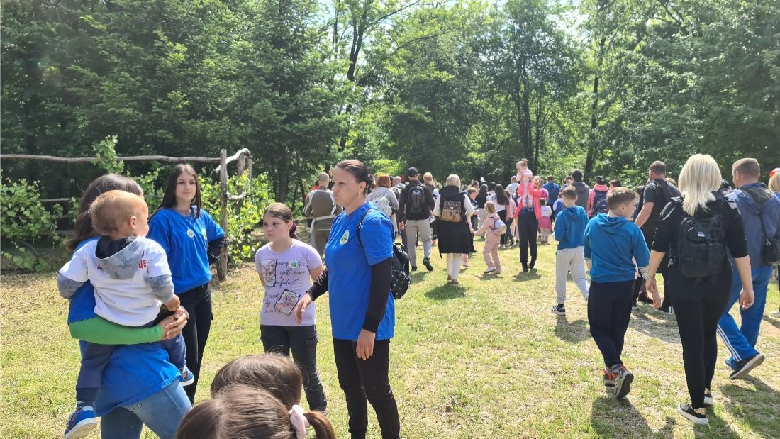 DOBOJ: Na šetnju Ozrenom odazvalo se više od 200 mališana i roditelja