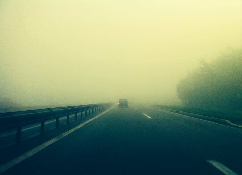 PUTEVI: Klizav kolovoz i smanjena vidljivost