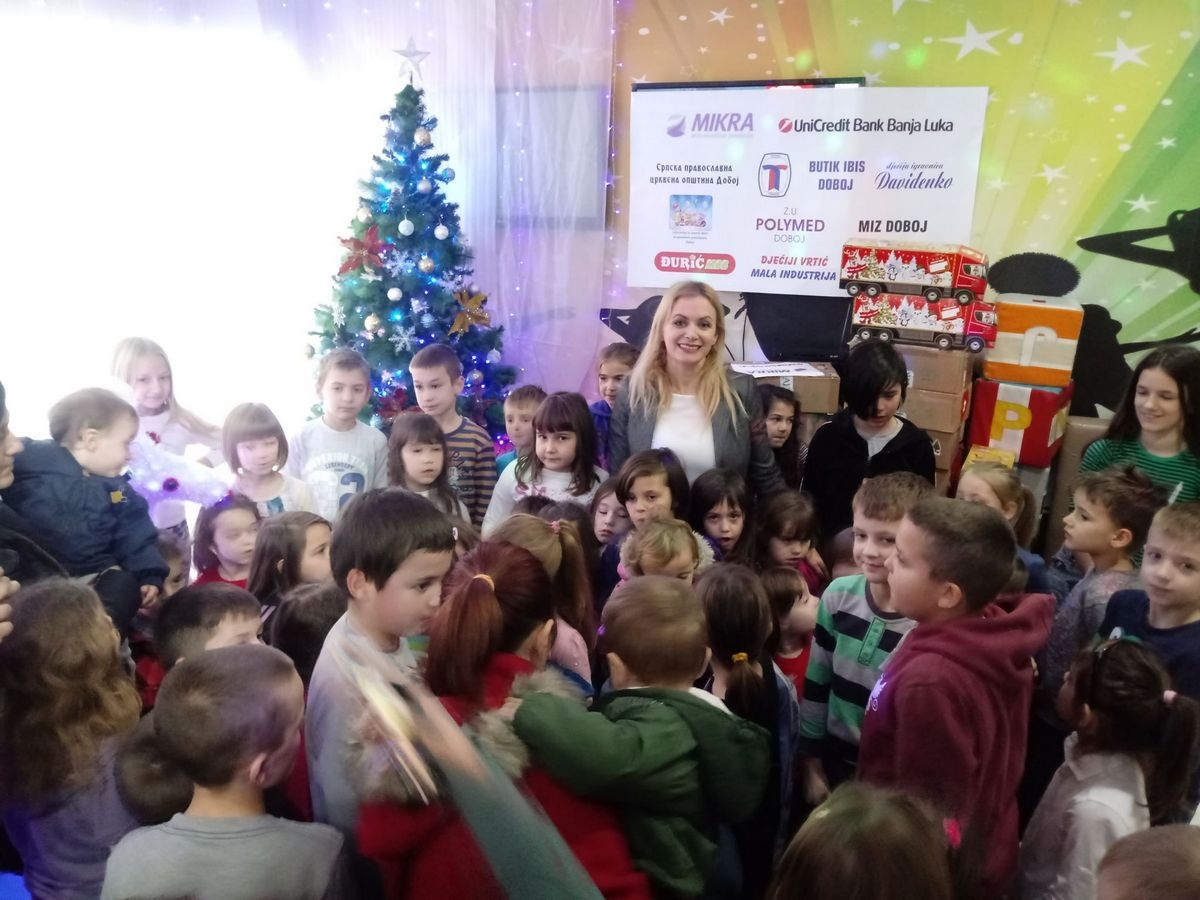 DOBOJ: Paketići i druženje djece iz Udruženja porodica sa četvoro i više djece „Budućnost 4“ (FOTO)