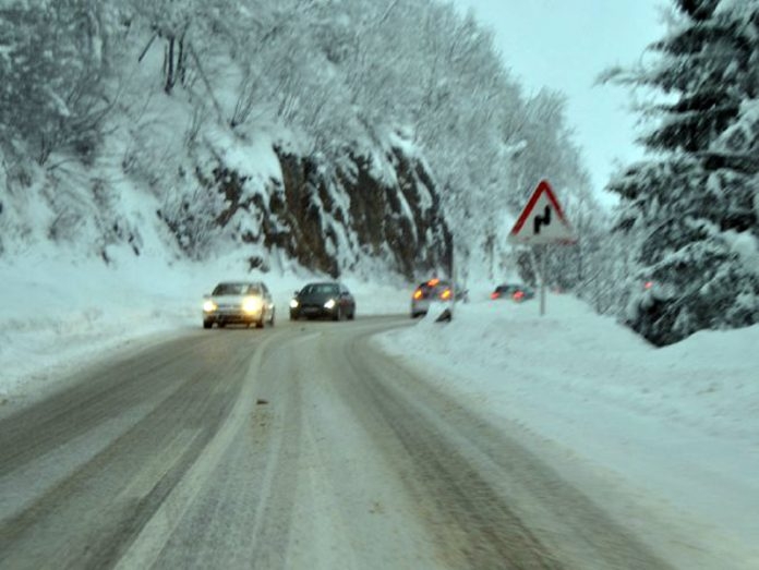 PUTEVI: Snijeg otežava saobraćaj