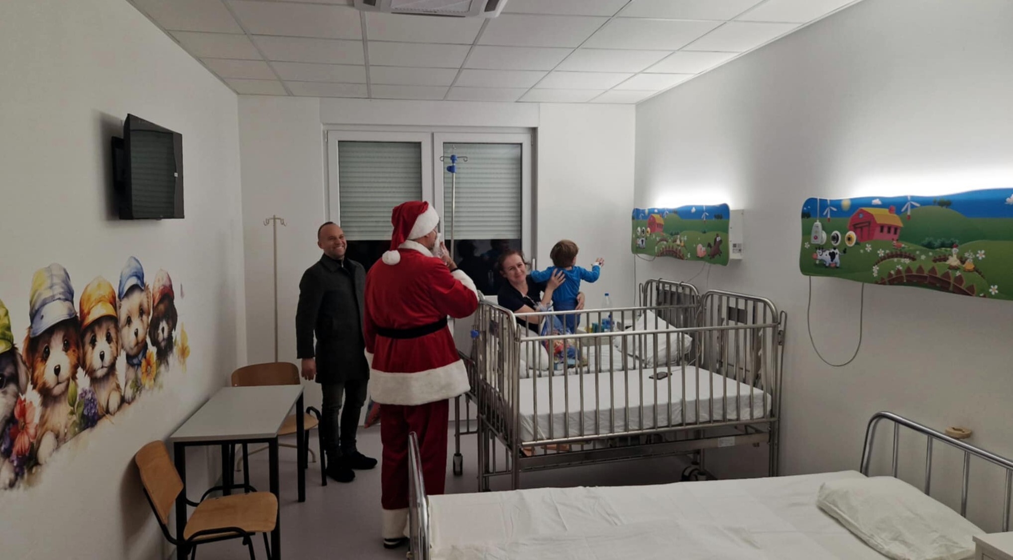 BOLNICA DOBOJ: Dobri ljudi mamili osmijehe malih pacijenata (FOTO)