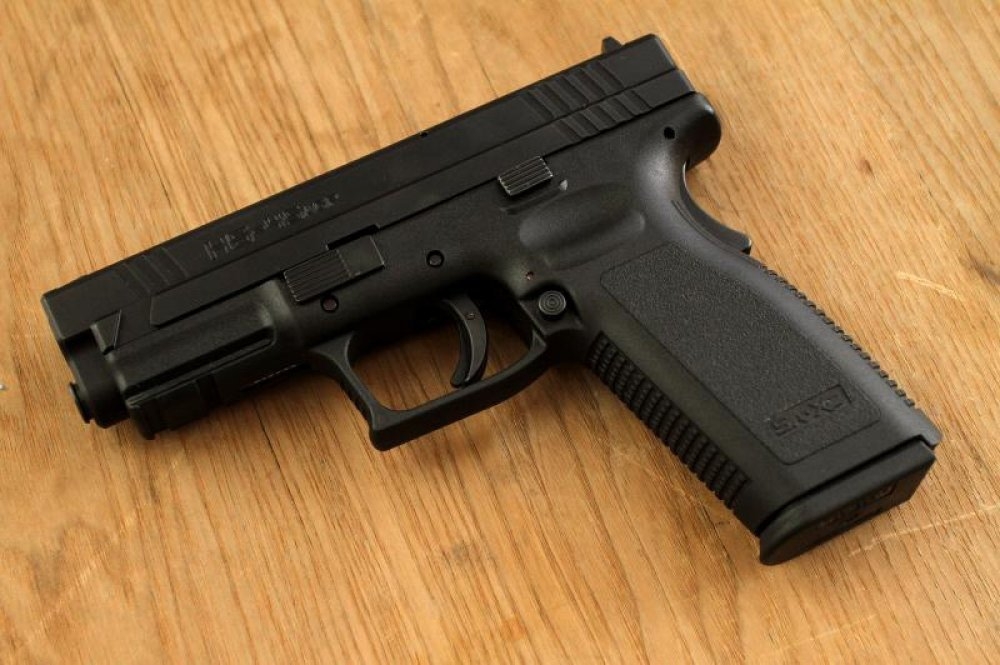 DOBOJ: Pištolj na stolu u ugostiteljskom objektu, policija intervenisala nakon žalbi gostiju!