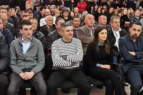PIŠANJE UZ VJETAR: Po direktivi na komemoraciju