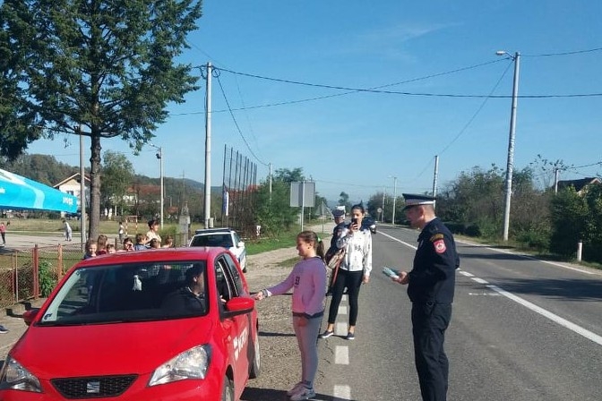 DOBOJ: Policijski službenici održali predavanje osnovcima u Podnovlju (FOTO)