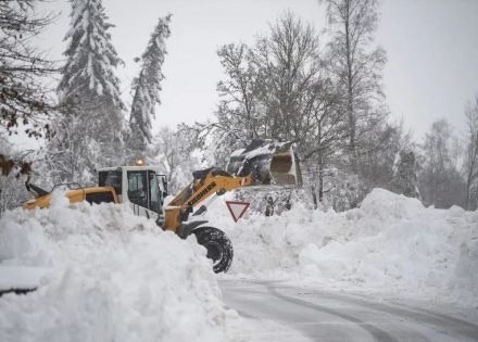 PUTEVI: Moguće lavine na pravcima Gacko-Tjentište i Dobro Polje-Brod na Drini