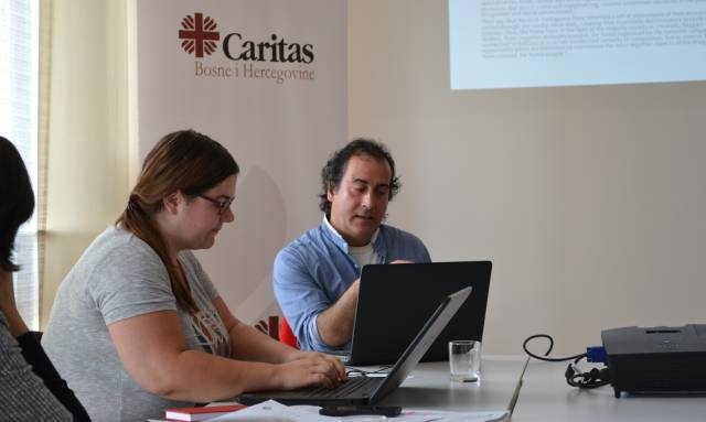 ROMI U BOSNI I HERCEGOVINI Doprinos Caritas BiH obrazovanju odraslih Roma