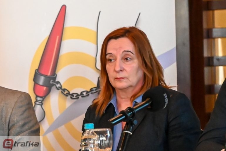 TANJA TOPIĆ: Kredit i posao nisu dovoljno izvinjenje za skrivanje po mišjim rupama