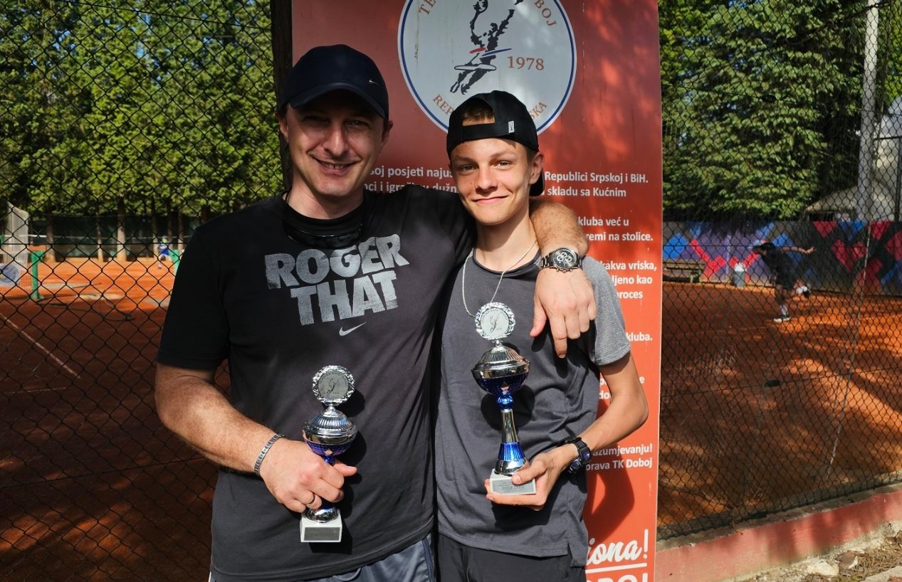 "MASTERS TURNIR 'ZIMSKE LIGE 2023' U TENISKOM KLUBU 'DOBOJ': Trijumf mladih snaga, Smiljanića, Tripićeve i Džigumovića (FOTO)