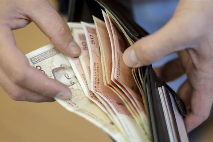 REALNO MANJA OD JUNSKE: Prosječna julska neto plata u Srpskoj 1.160 KM