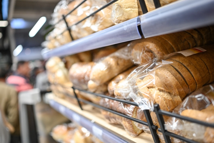 S NOVOM GODINOM NOVI UDARI NA DŽEPOVE: Poskupljuje i hljeb!