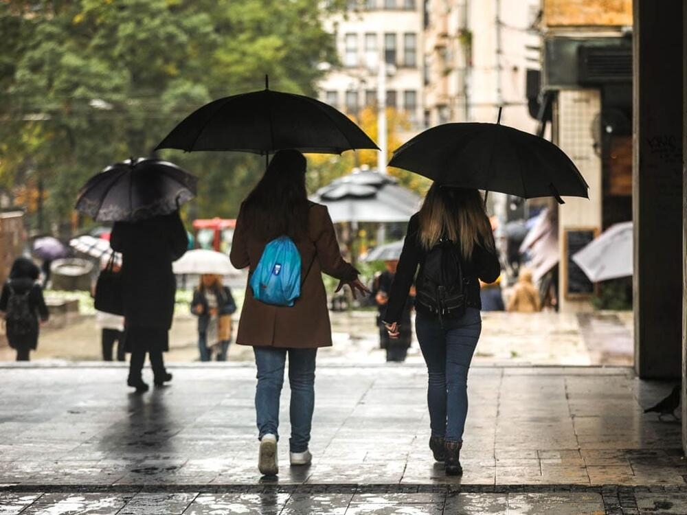 VRIJEME: Oblačno i vjetrovito uz pljuskove i grmljavinu