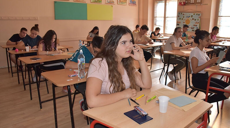 SVI BEŽE OD ZANATA: Počeo upis u srednje škole širom Republike Srpske za 10.041 učenika