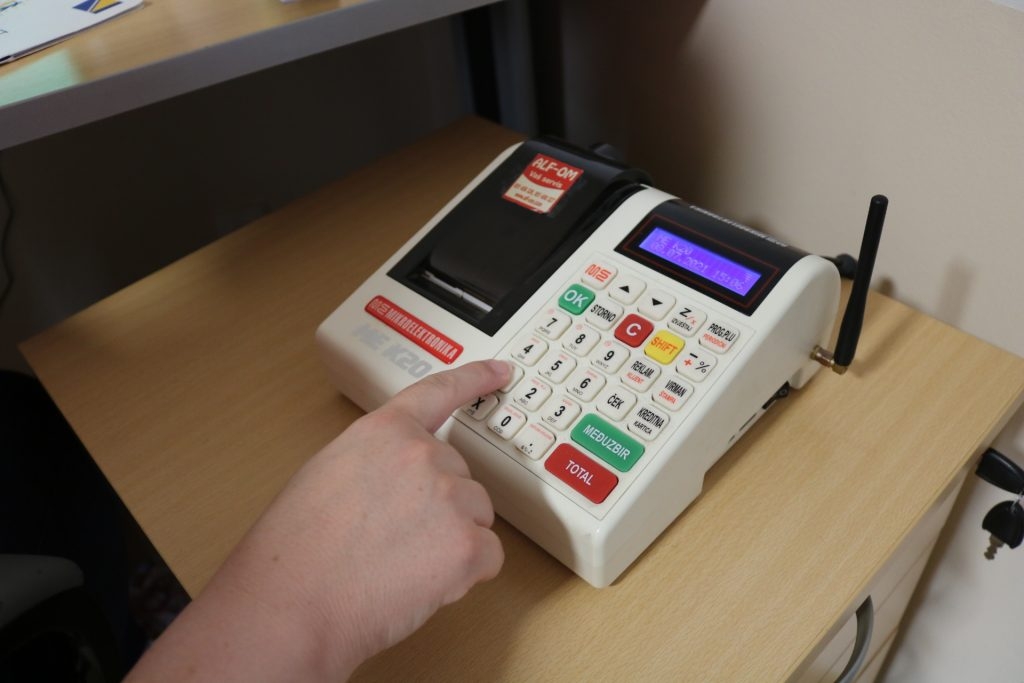 Zbog nedostatka kadra Vlada RS privatnicima povjerava fiskalizaciju