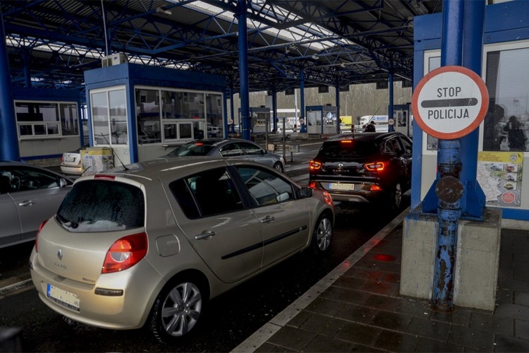 VLADA SRBIJE DONIJELA NOVE MJERE Ulazak domaćim i stranim državljanima samo uz negativan PCR test