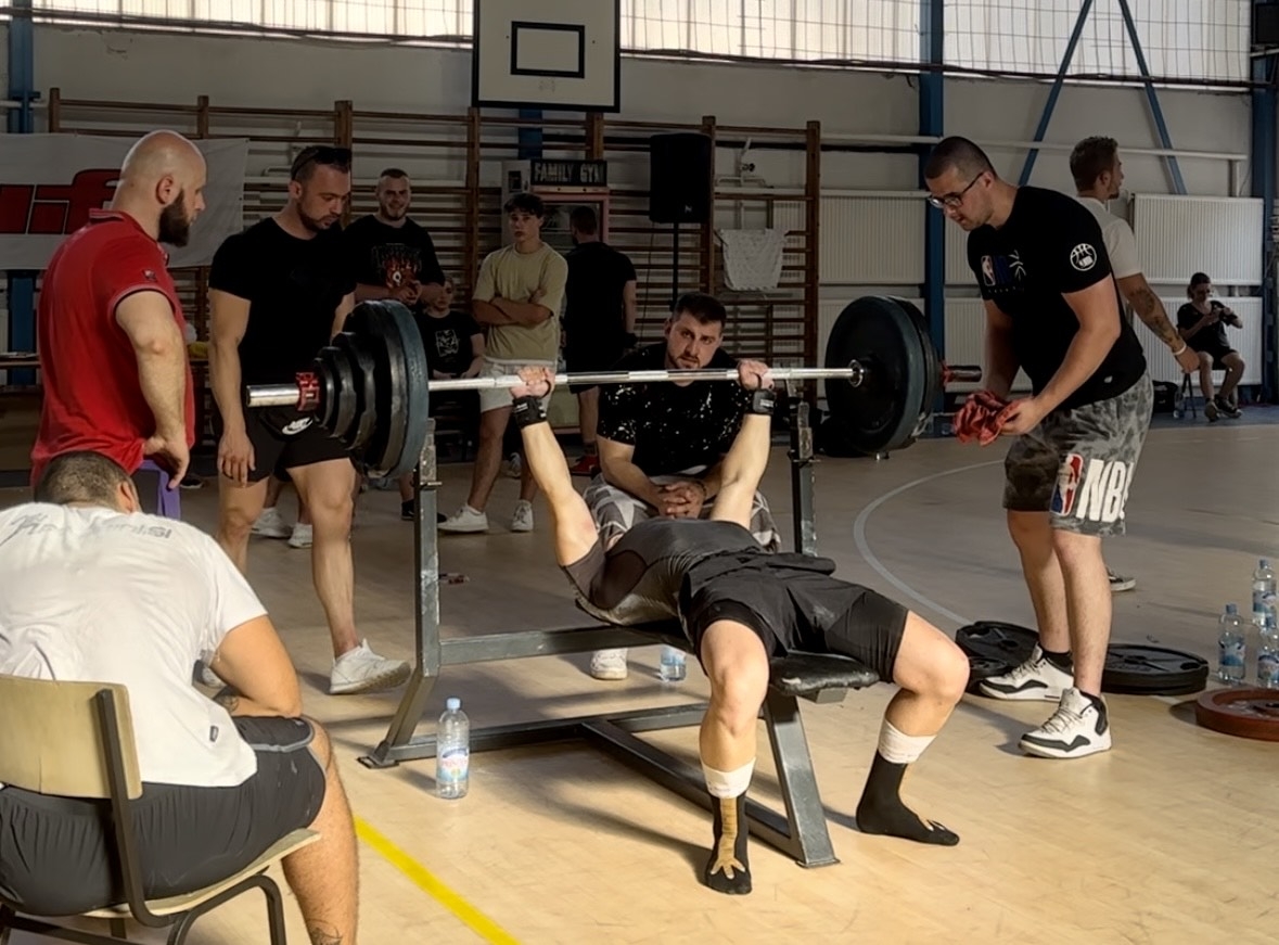 DOBOJ: Haris Hajrulahović osvaja zlato na Kupu u Tešnju u disciplini "bench press" (FOTO) (VIDEO)
