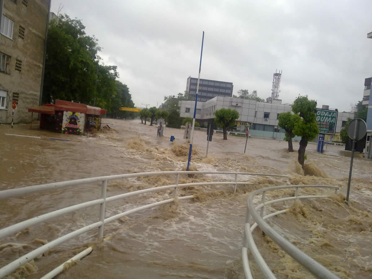 OKOM KAMERE: Before and after Dom zdravlja (FOTO)