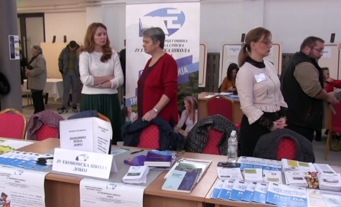 DOBOJ: Treći sajam zapošljavanja ponudio oko 150 radnih mjesta (VIDEO)