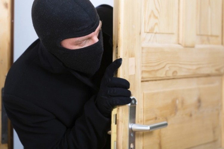 DOBOJ: Iz tri stana razbojnici ukrali novac i zlato