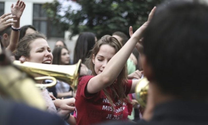 Maturanti, ne sjedajte pijani za volan, odaberite bezbjedan put kući!