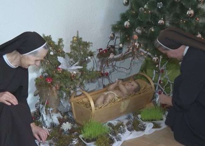 DOBOJ: Božić u samostanu Sveta Mala Terezija (VIDEO)