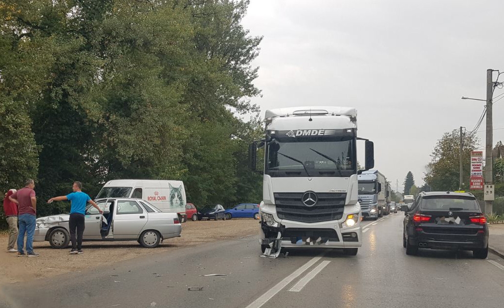 OKOM KAMERE: Saobraćajna nezgoda u Barama (FOTO)