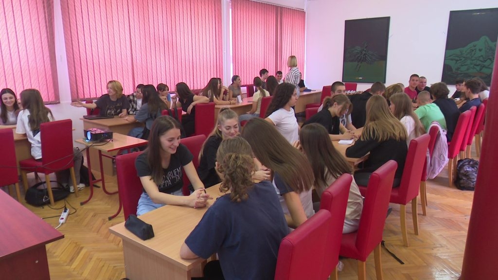 DOBOJ: Kvizom o pravopisnim pravilima obilježen svjetski dan pismenosti