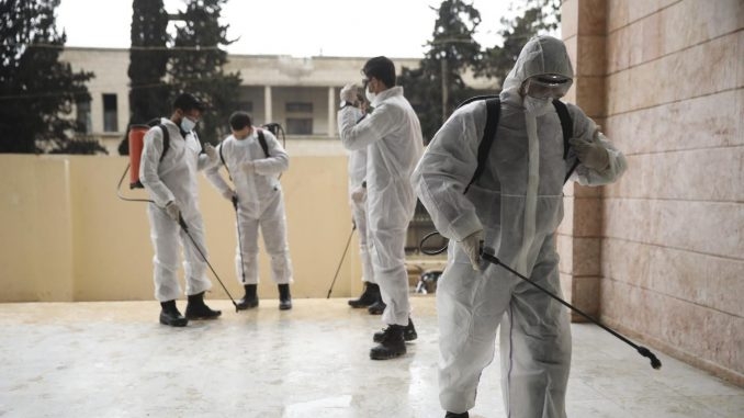 KORONA VIRUS I NESLAGANJA STRUČNJAKA: Između panike i pandemije