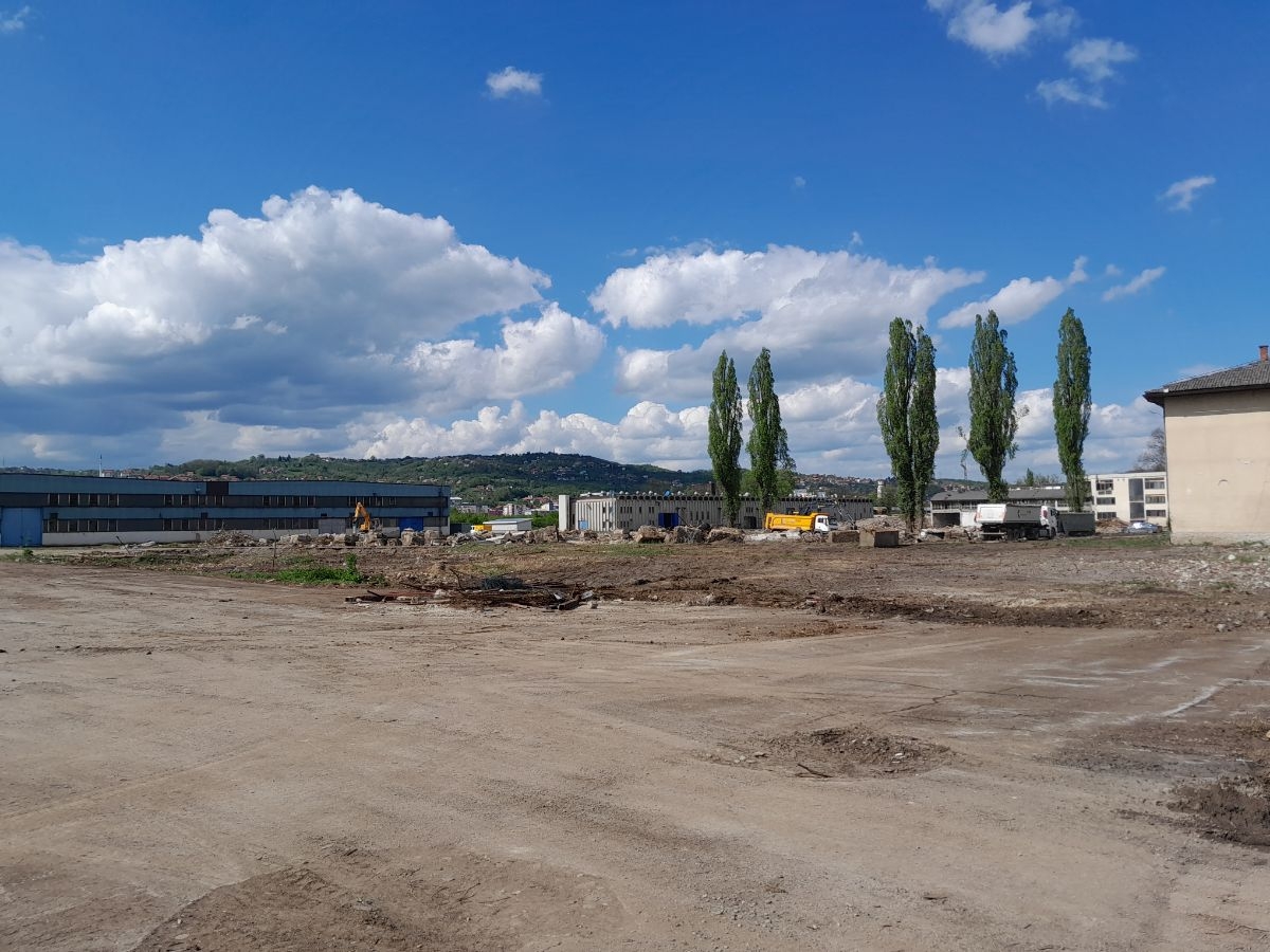 ZAVRŠNI ČIN "TRUDBENIKA" U DOBOJU: Pneumatski čekić ruši posljednje ostatke. (FOTO) (VIDEO)