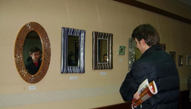 DOBOJ: Sutra svečano otvaranje izložbe ogledala autorke Jelene Trifković