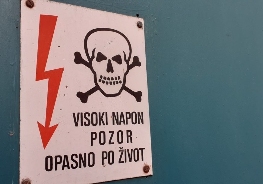 DOBOJ: Radnik “Elektro Doboja” poginuo od strujnog udara