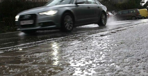 PUTEVI: Poledica i snijeg na putevima u višim predjelima