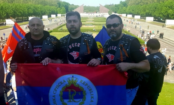 DOBOJ: “Noćni vukovi” iz Republike Srpske položili cvijeće u Berlinu