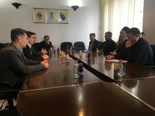 DOBOJ: Vladika Fotije u posjeti Gradskoj upravi