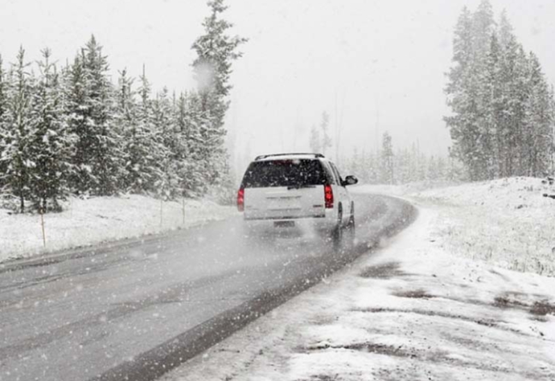 PUTEVI: Kolovozi mjestimično klizavi u planinskim predjelima, učestali odroni