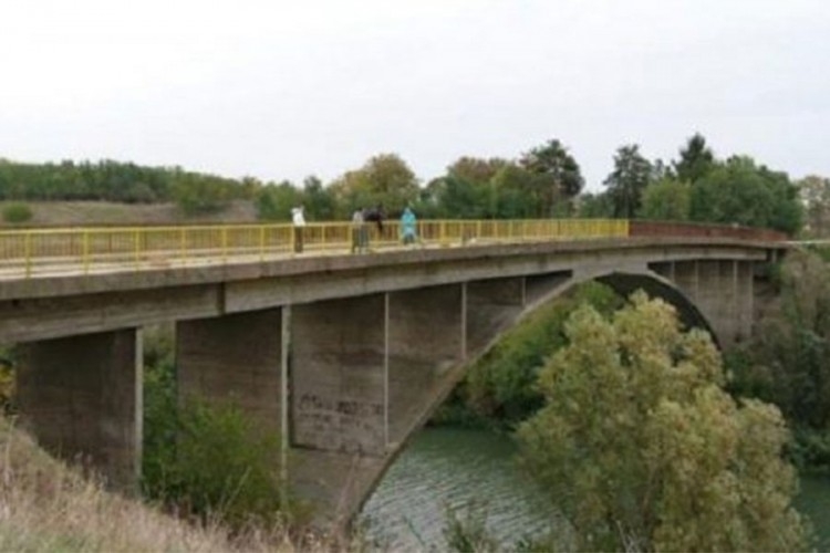 DOBOJ: Teslićanin oštetio most