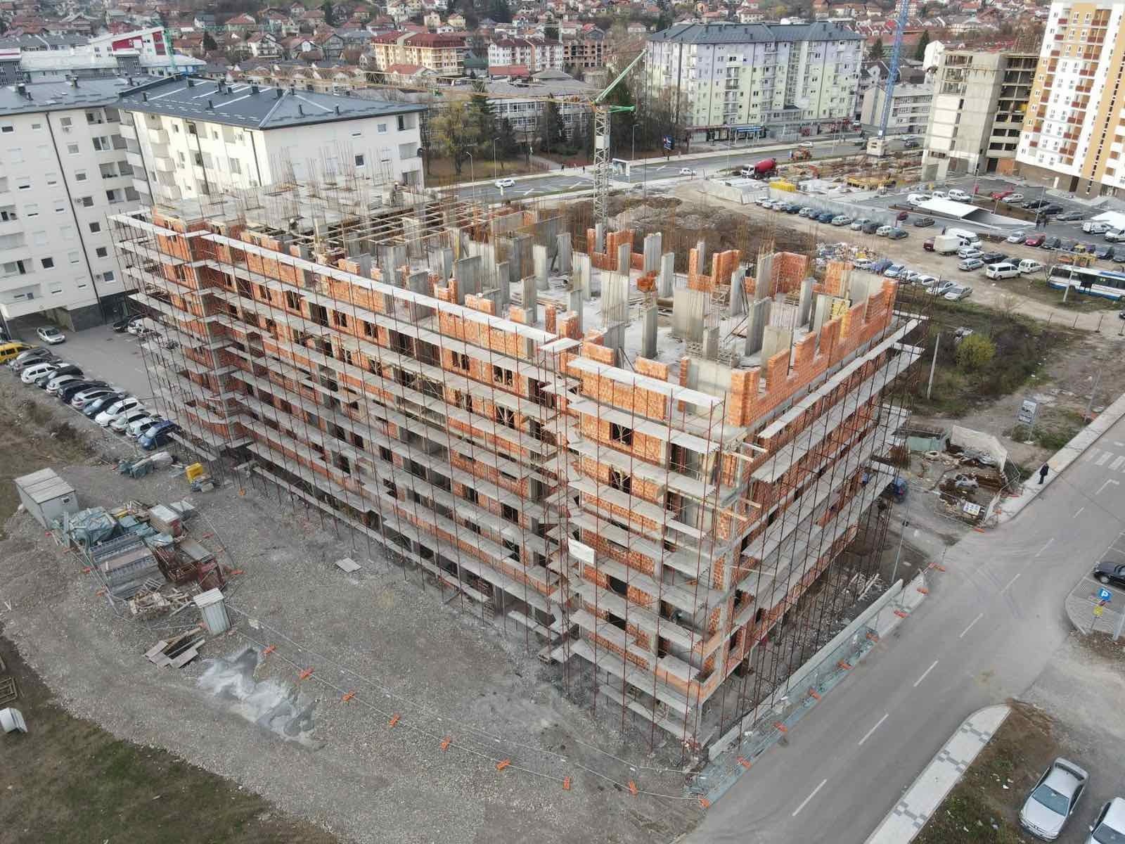 OGLAS ZA POSAO: "ELEZ CONSTRUCTION" prima u radni odnos tesare, armirače i pomoćne radnike