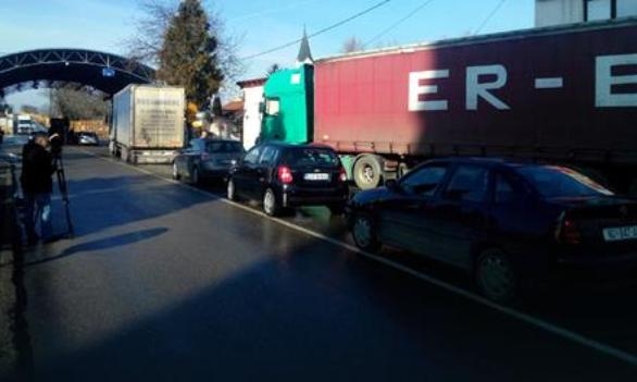 GRANIČNI PRELAZI Pojačan intenzitet vozila u Brodu i Gradiški