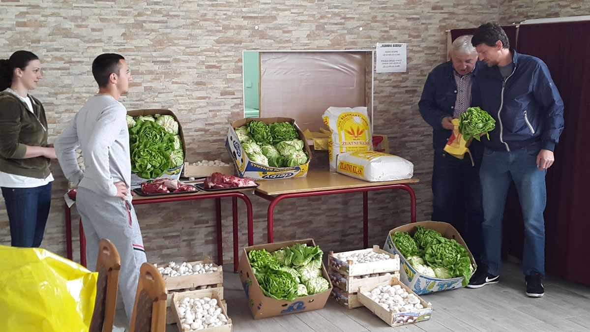 DOBOJ: Donacija poljoprivrednih i mesnih proizvoda (FOTO)