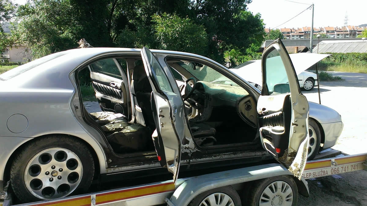 DOBOJ: Automobili iz poplave prave zbrku na tržištu