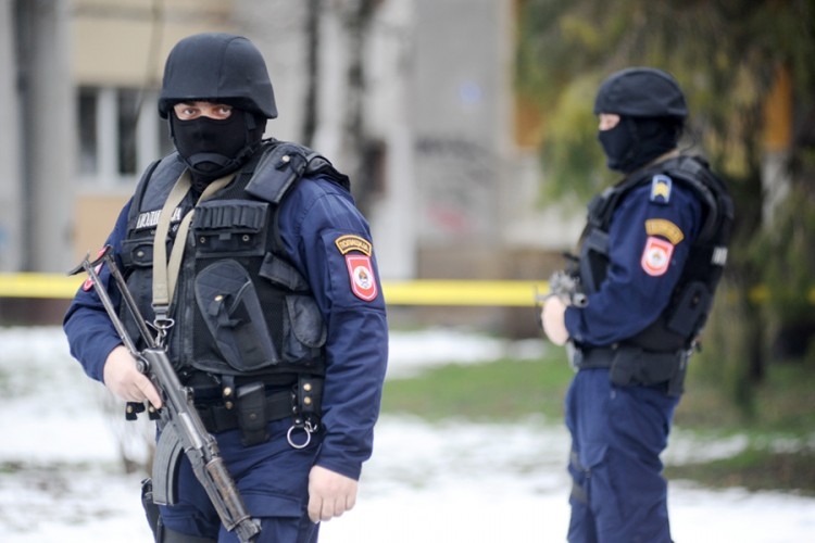 DRAMA U DOBOJU Zaključao se u hotelsku sobu i prijetio da će pucati