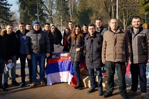 DOBOJ: Mladi SNSD-a dijelili promotivni materijal