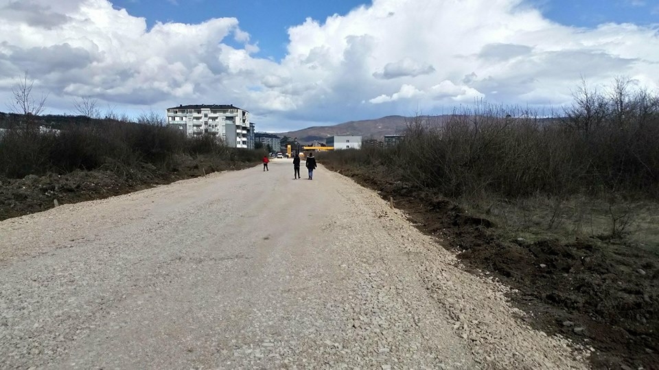 DOBOJ: Apel stanovnika naselja Usora, hoćemo trotoar za djecu!