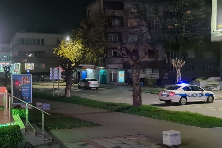 DOBOJ: Starac prvo tražio da jede, pa izvadio bombu