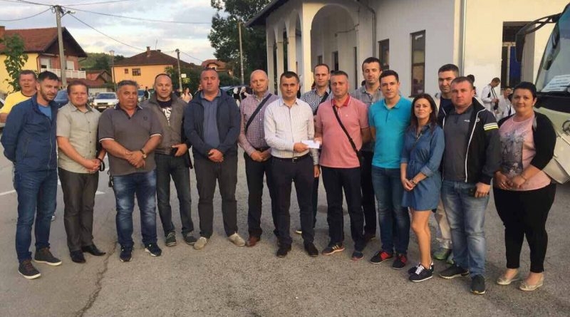 DOBOJ: Gradski odbor SDS-a uručio novčanu pomoć za Maru