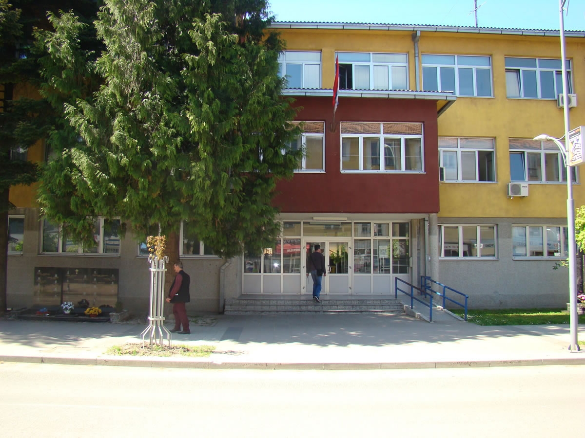 NESVAKIDAŠNJI INCIDENT U DOBOJU: Sramotna bahatost policajca