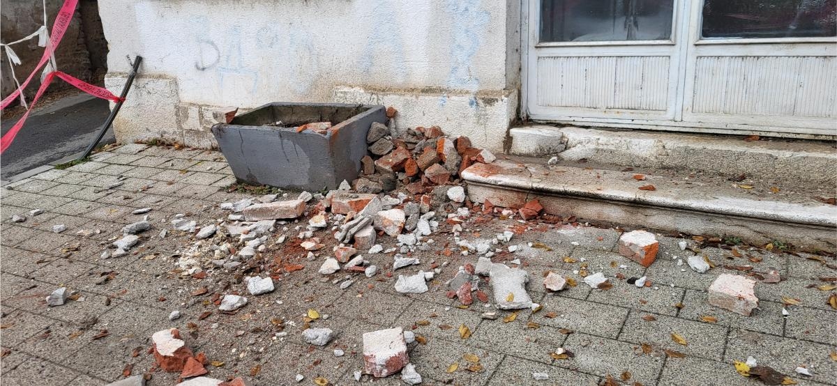 URUŠAVANJE OBJEKTA U STAROM GRADU DOBOJA: Fotografije kao podsjetnik na stanje infrastrukture (FOTO)