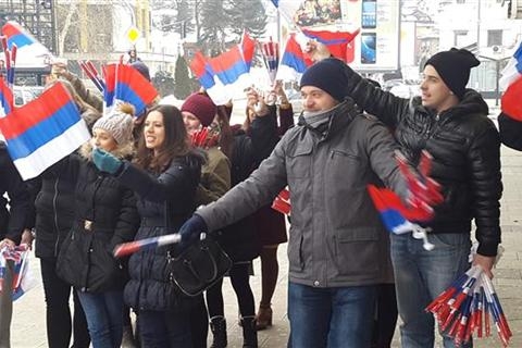 DOBOJ: Mladi socijaldemokrati sugrađanima dijelili zastave