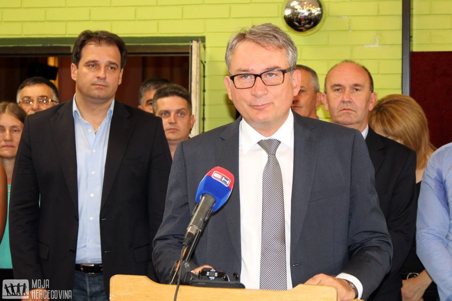 U IME OCA I POLITIČKOG SINA: Bosićev dobojski gambit