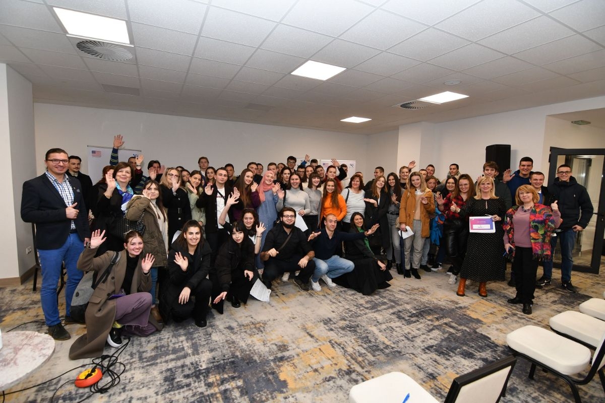 YOUTHINK - REKLI SMO NE KORUPCIJI Nismo bespomoćni nego ljuti na okruženje u kojem vlada korupcija